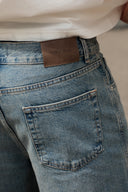 Jeans scurți bărbățești Limitless / Washed Blue