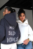 Hoodie Fără vibrații rele / Alb, alb