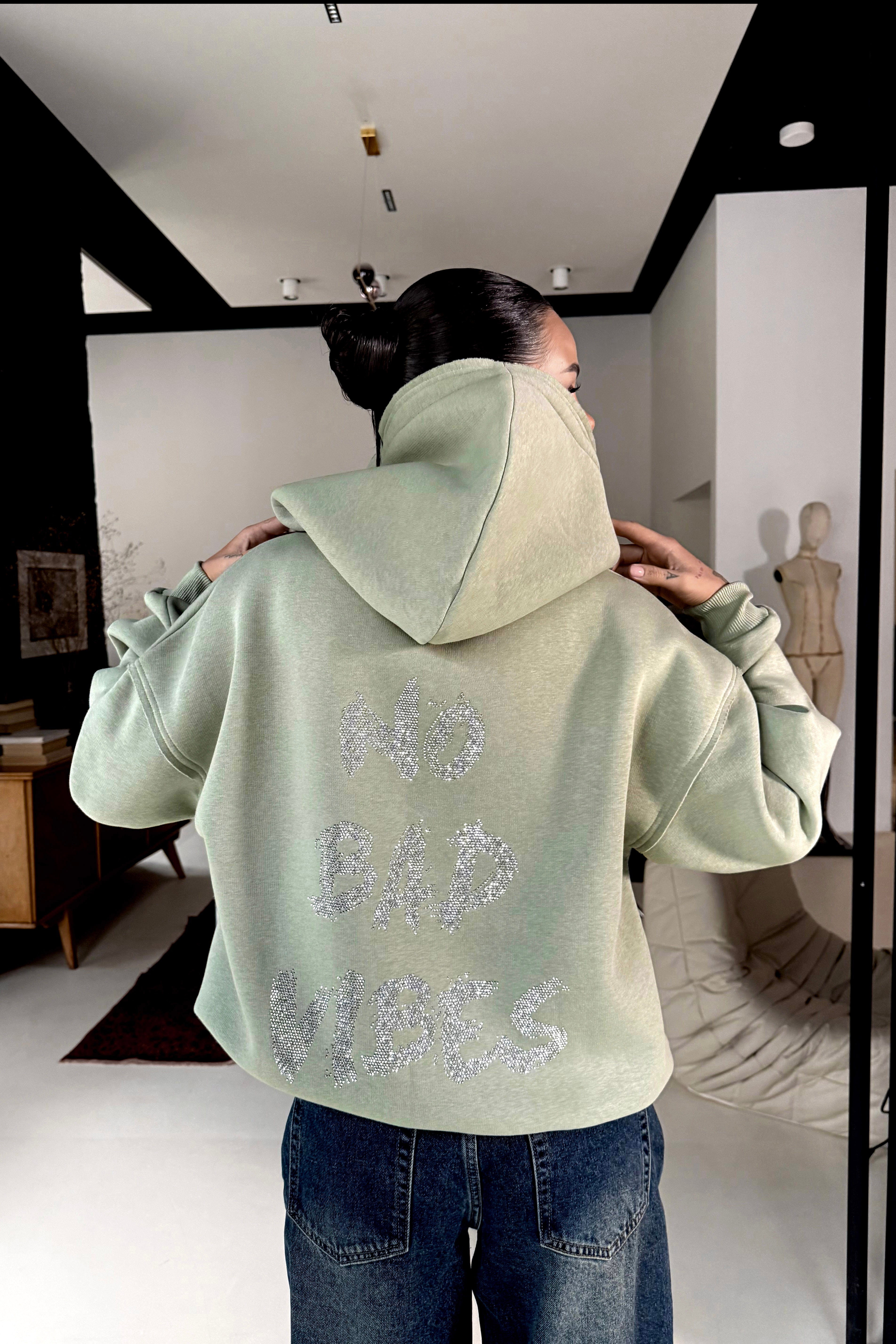 Hoodie Fără vibrații rele / Verde lacteu