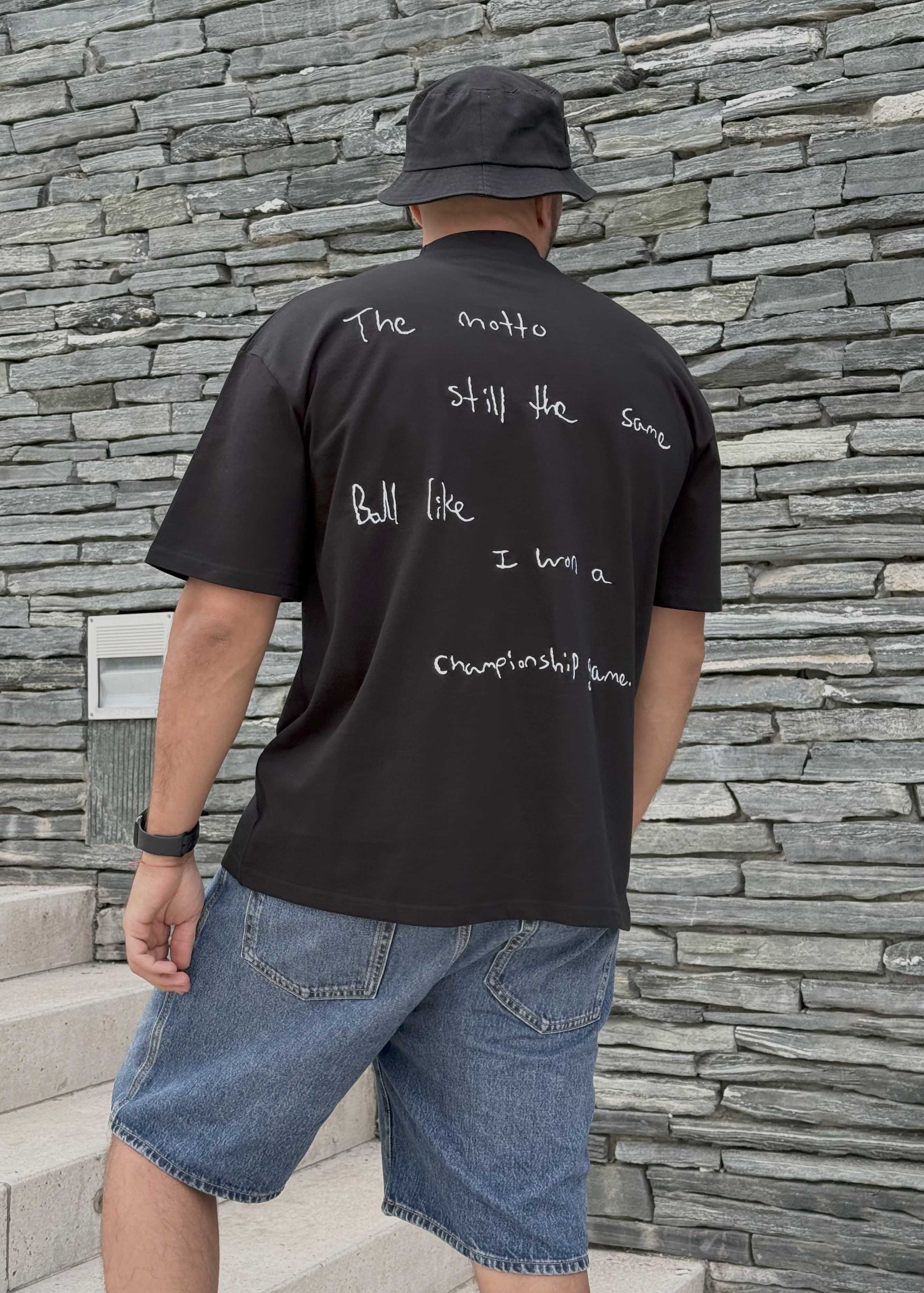 Tricou nu a fost niciodată cu tăiere obișnuită / Negru total