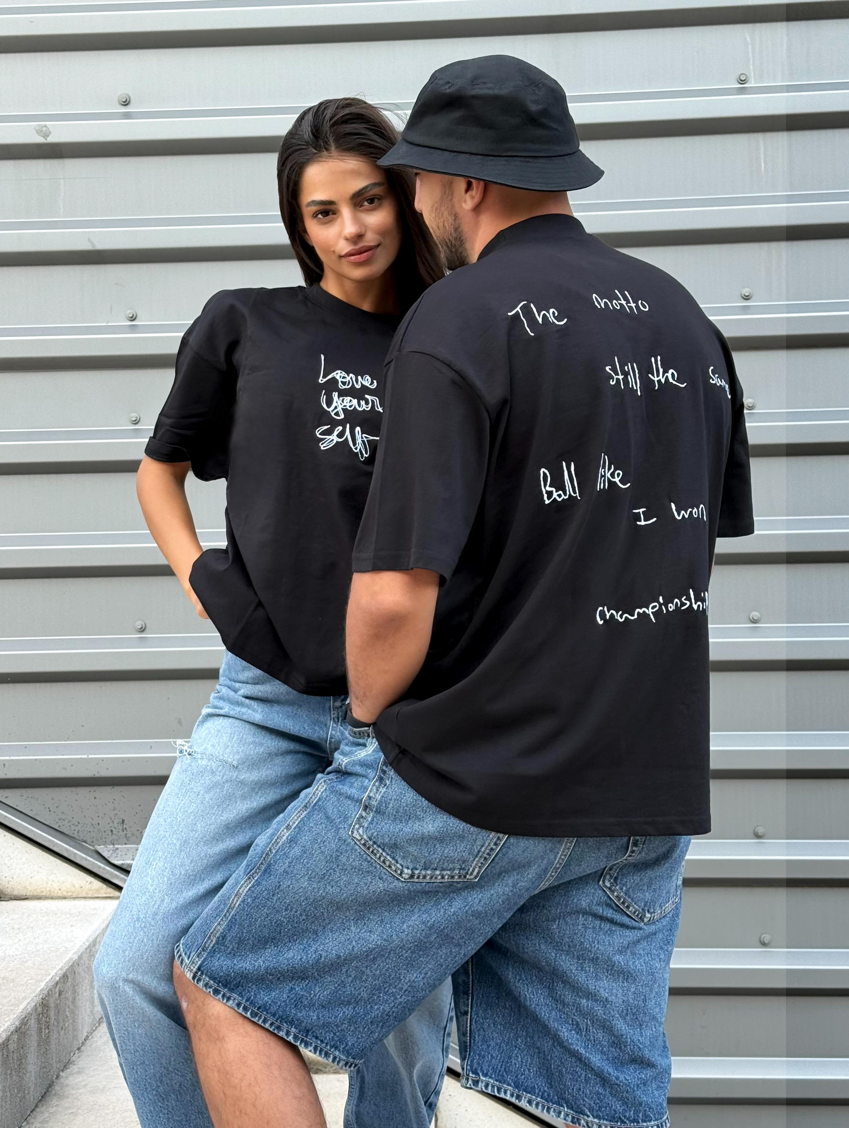 Tricou Niciodată nu a fost regulat / Negru total
