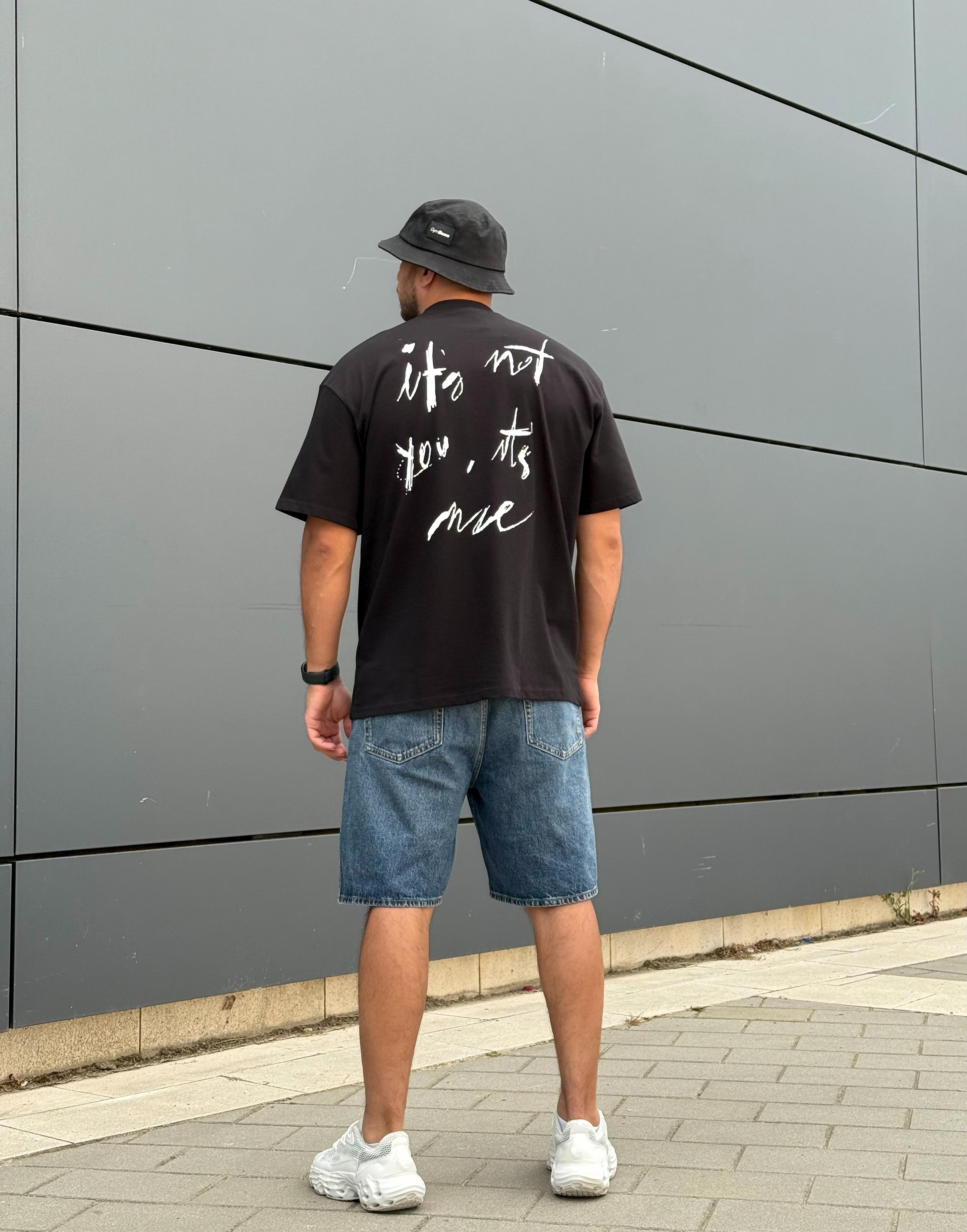 Tricou „Nu ești tu, sunt eu” / Negru total