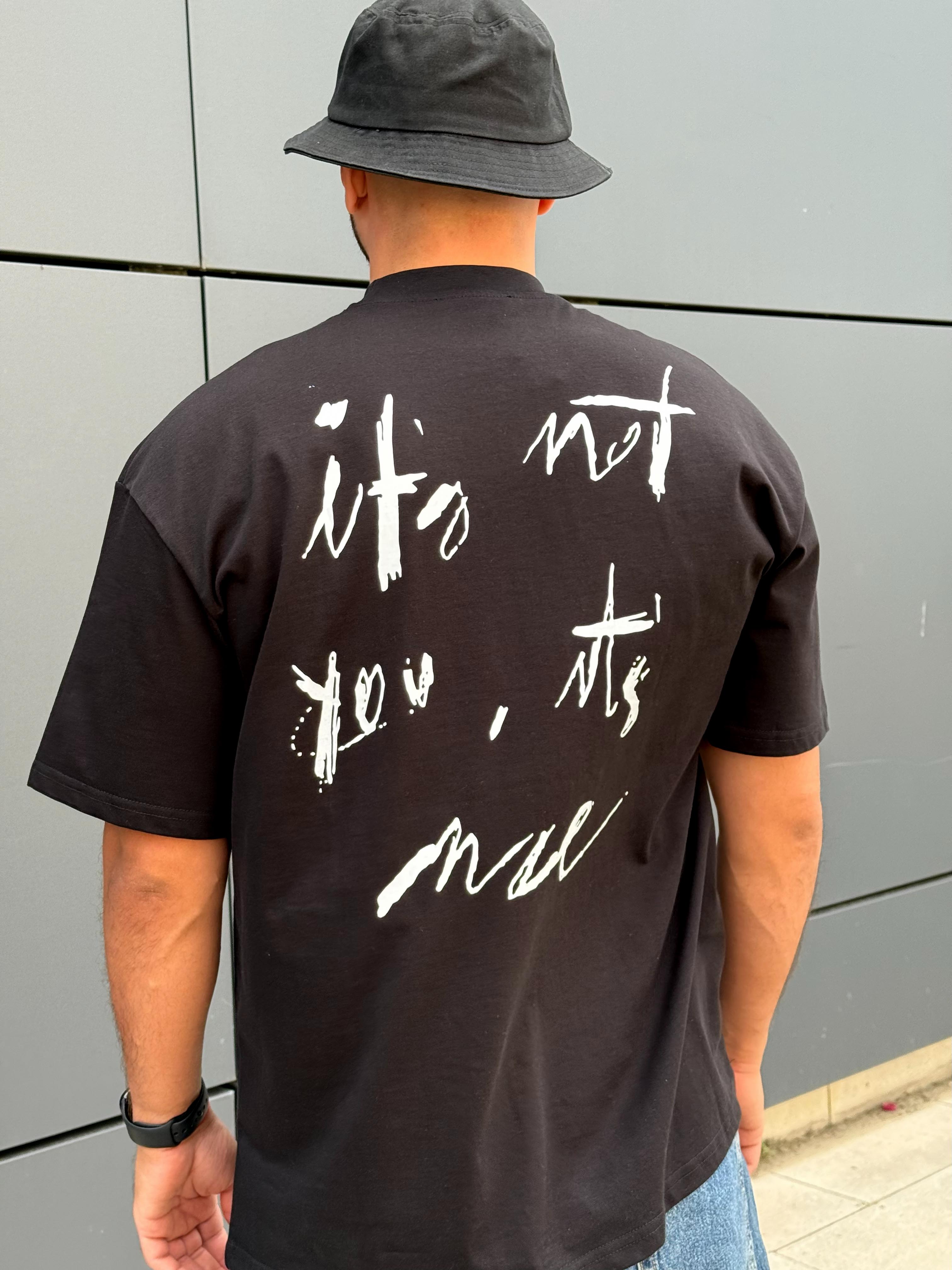 Tricou Nu ești tu, sunt eu / Negru total