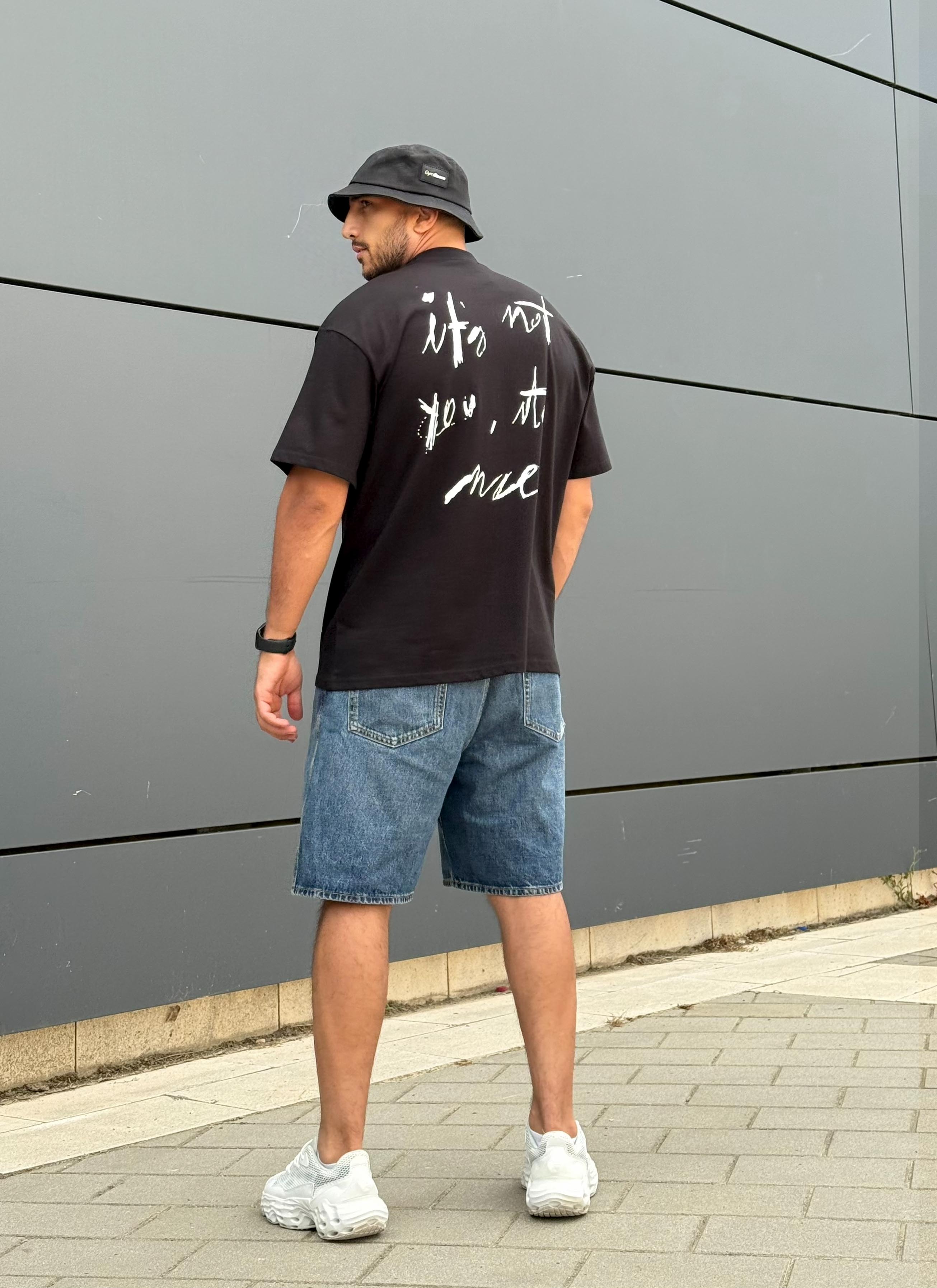 Tricou Nu ești tu, sunt eu / Negru Total