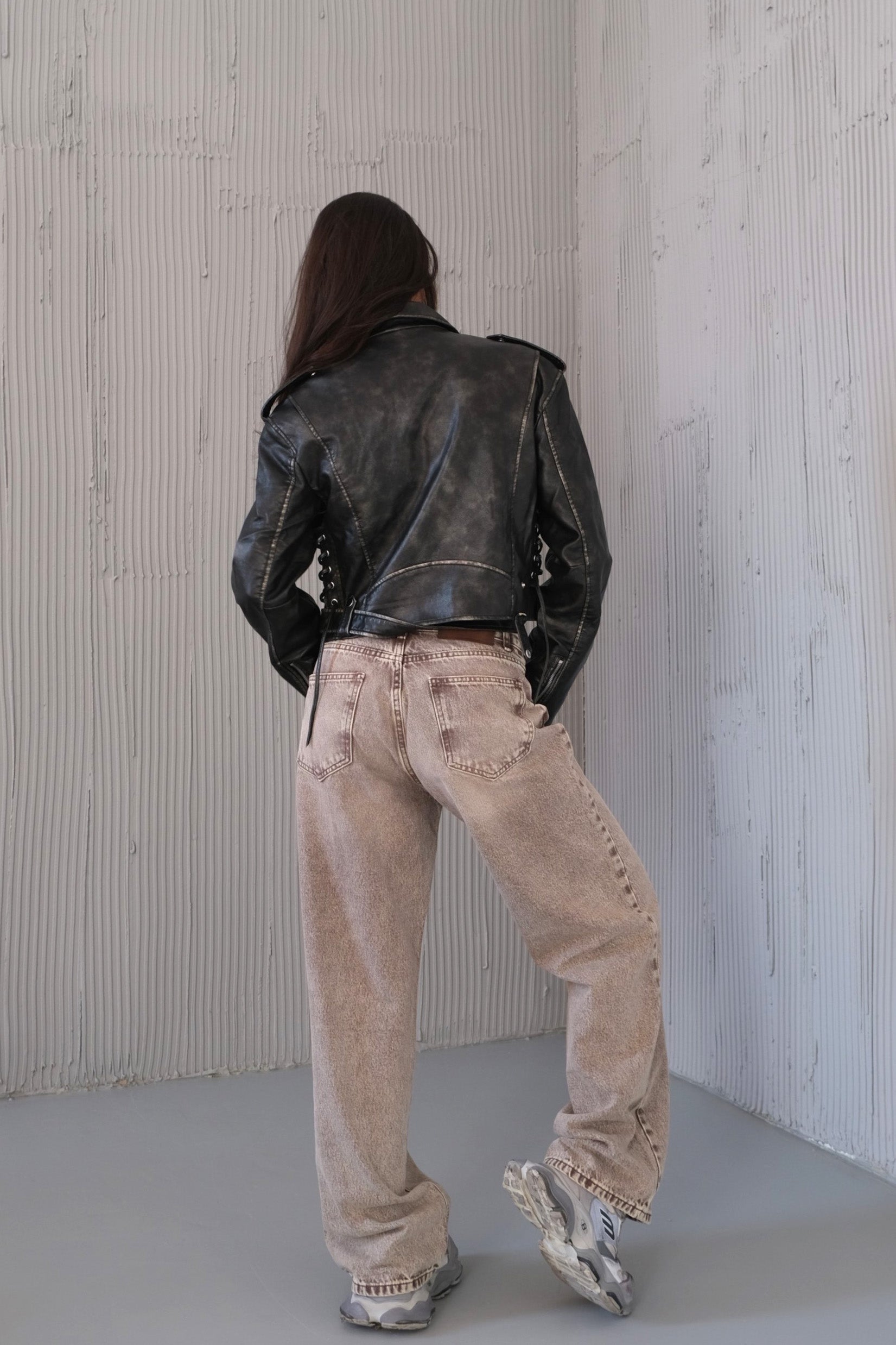 Sneak Peak din piele care