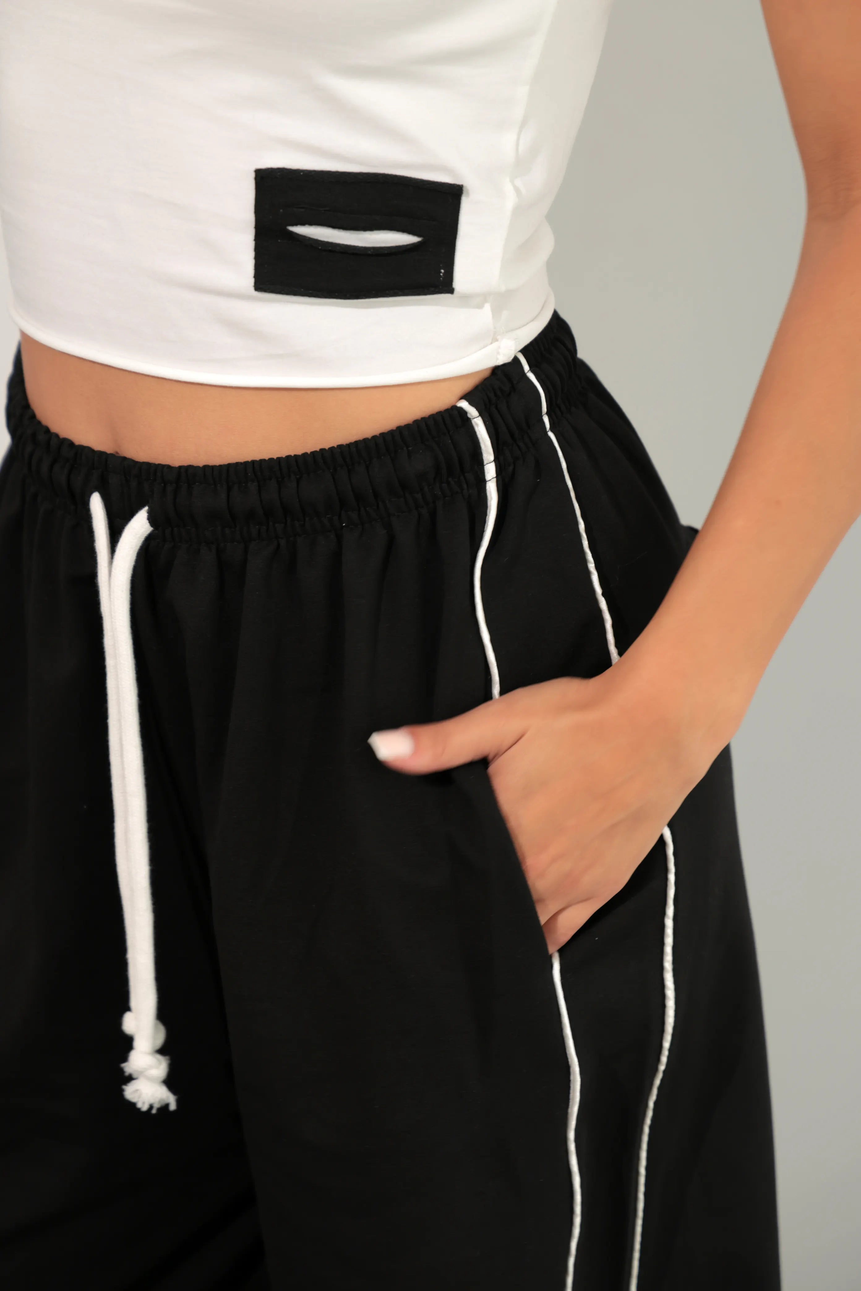 KARMA crop top / Jet Black