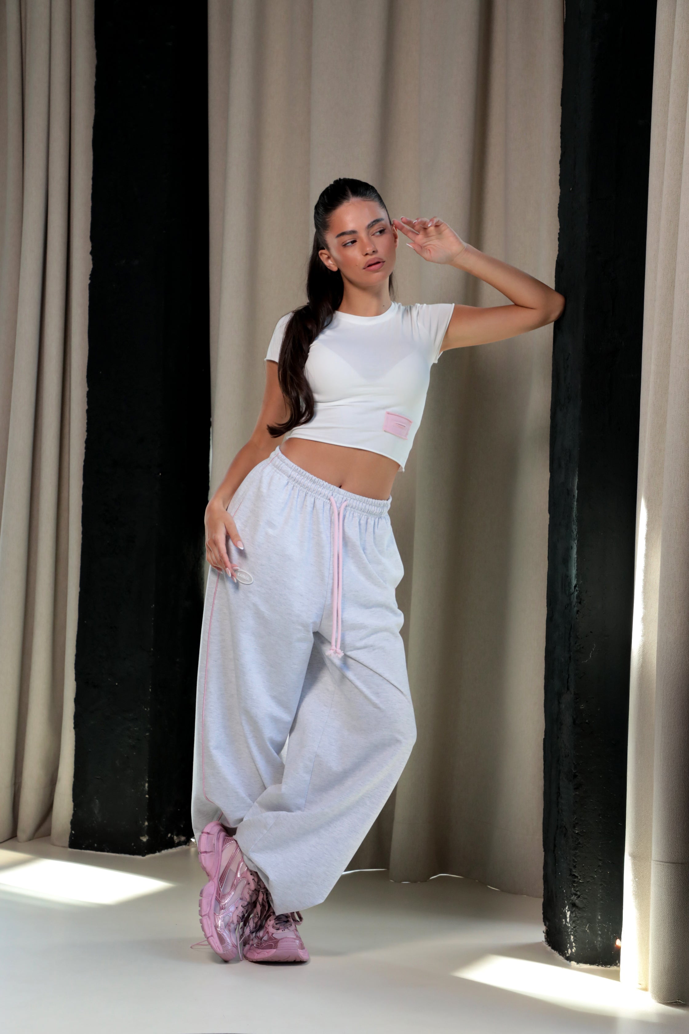 Pantaloni jogger Karma / Argintiu pal