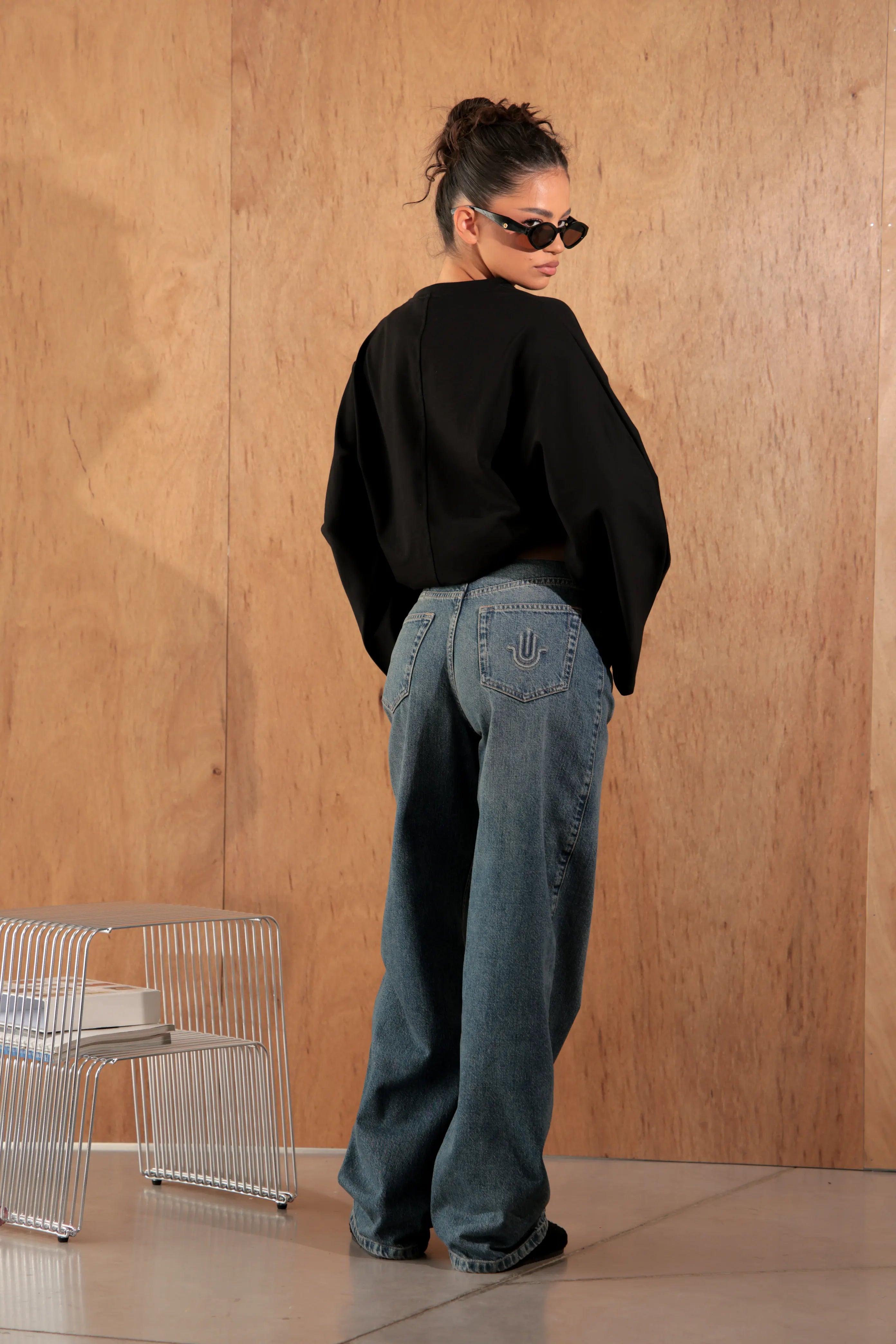 Bluza Keep me close / Black