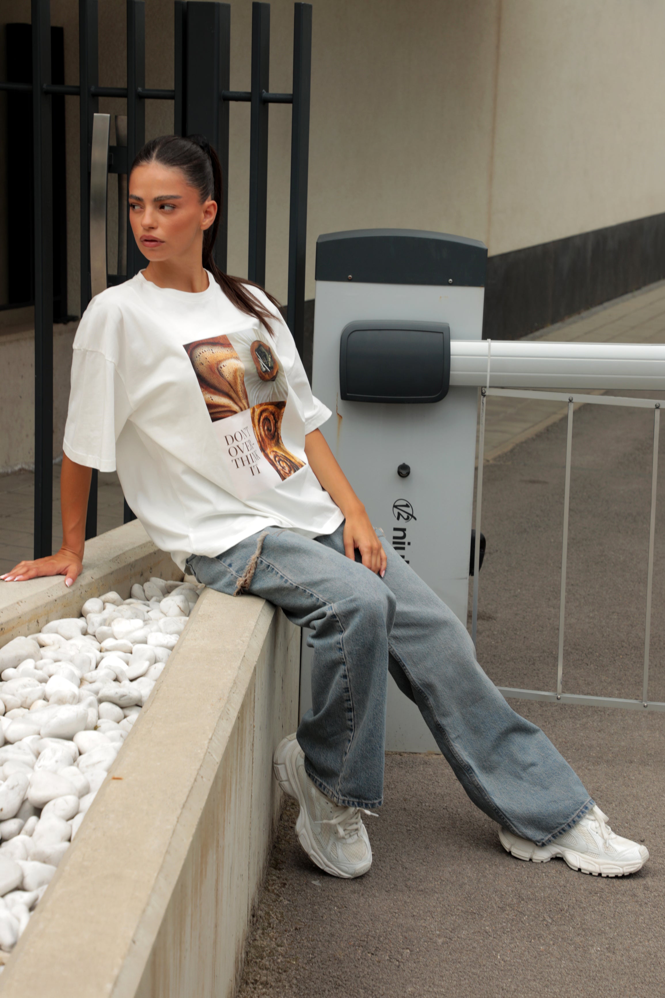 Tricou PANTONE / Maro